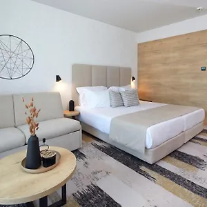 Marvel - Fully Renovated Free Access **** Sunny Beach
